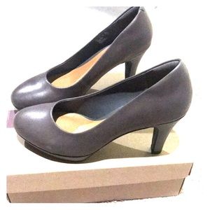 Clark’s grey leather “Brier Dolly” pumps.
